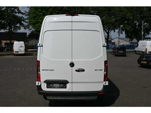 Mercedes-Benz Sprinter 317 CDI L2H2 Pro 2024 Diesel 11