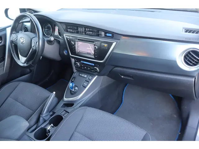 Toyota Auris 1.8 Hybrid Aspiration 2013 Hybride Benzine 9