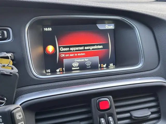 Volvo V40 2.0 T2 R-Design 2016 Benzine 21