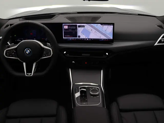 BMW 3 Serie Touring 330e 2024 Hybride Benzine 27