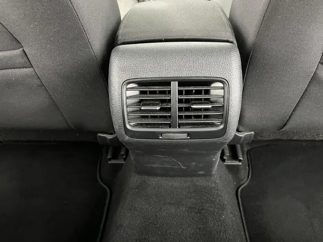 Volkswagen e-Golf {SOH-88%} 2019 Elektrisch 24