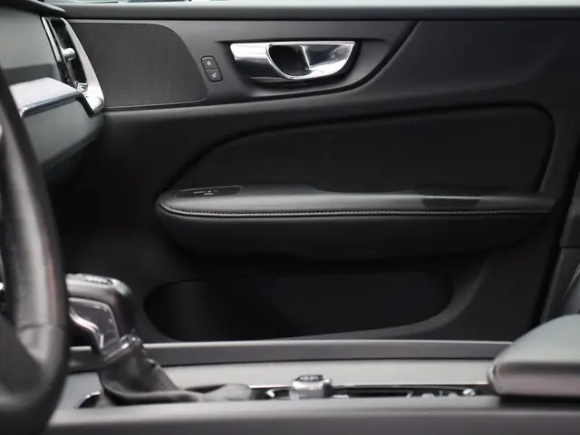 Volvo V60 2.0 T4 Momentum Pro 2019 Benzine 19