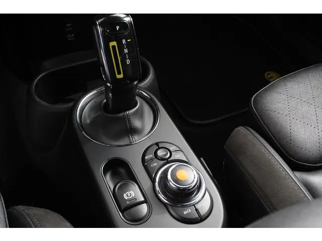 MINI Electric Cooper Charged 33 kWh 2020 Elektrisch 17