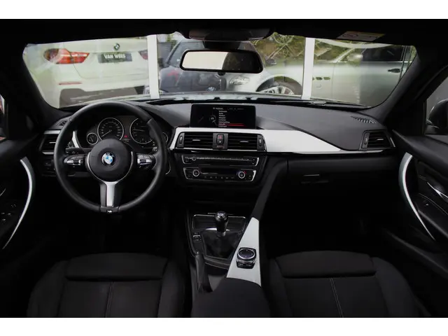 BMW 3 Serie 316i Executive 2013 Benzine 13