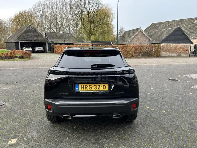 Peugeot 2008 1.2 Hybrid 145 Allure 2025 Hybride Benzine 8