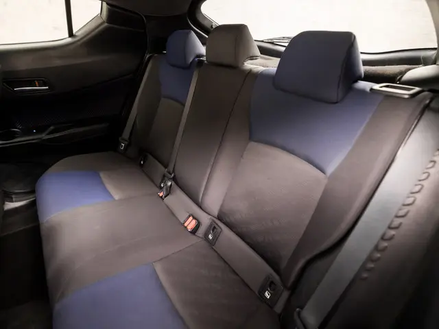 Toyota C-HR 1.8 Hybrid Sport 2018 Hybride Benzine 16