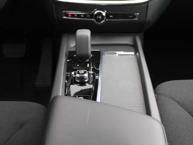 Volvo V60 2.0 B3 Momentum Business 2022 Benzine 16