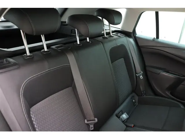 Opel Astra Sports Tourer 1.4 Innovation 2016 Benzine 16