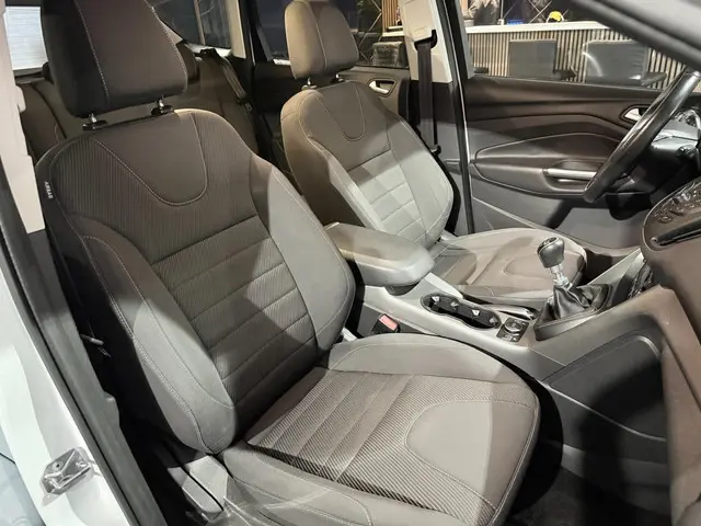 Ford Kuga | 1.5 Titanium | 2016 Benzine 32