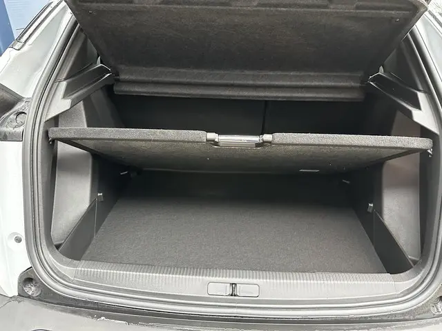 Peugeot 2008 1.2 Turbo 100 PK Allure 2024 Benzine 41