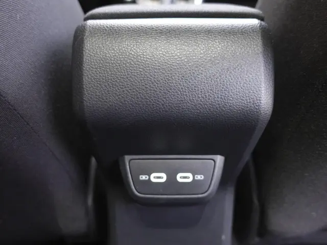 Volkswagen Polo 1.0 TSI 110pk DSG Highline 2021 Benzine 35
