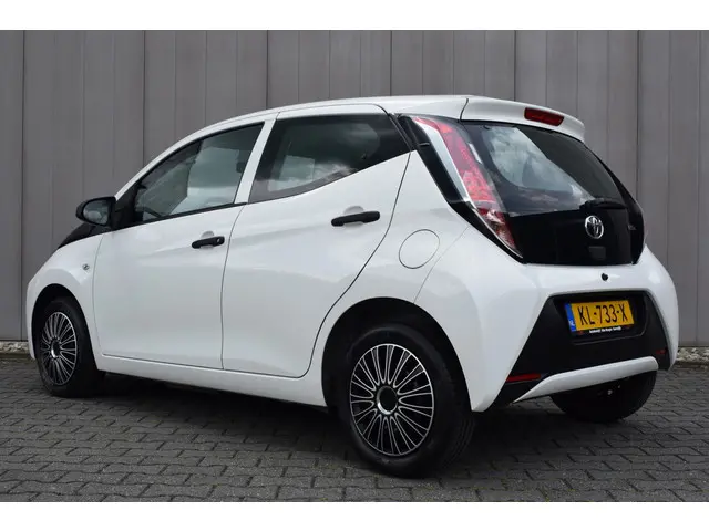 Toyota Aygo 1.0 VVT-i 5Drs X-Now 2016 Benzine 19