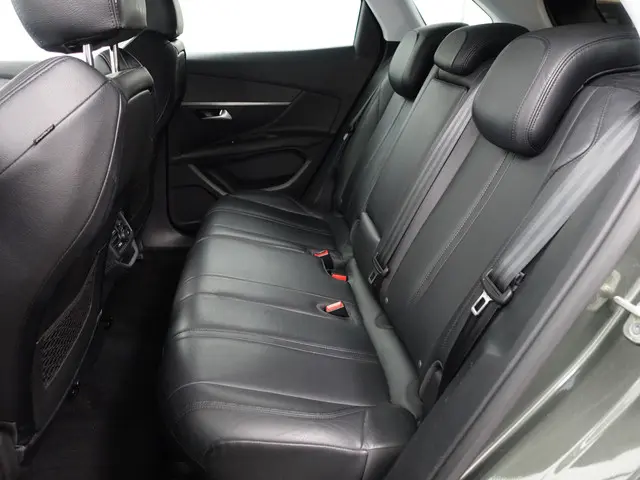 Peugeot 3008 1.2 PureTech Allure- 2018 Benzine 23