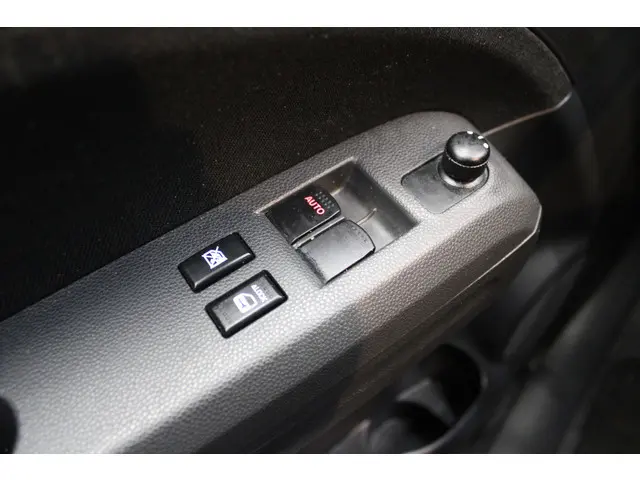 Suzuki Splash 1.0 VVT Comfort EASSS 2015 Benzine 14