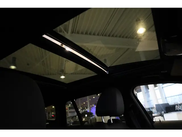 BMW 3 Serie Touring 318i 2024 Benzine 22