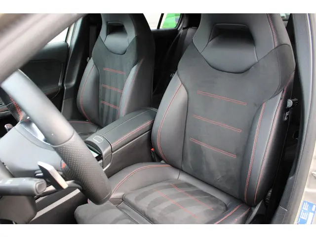 Mercedes-Benz A-Klasse 180 AMG 2019 Benzine 3