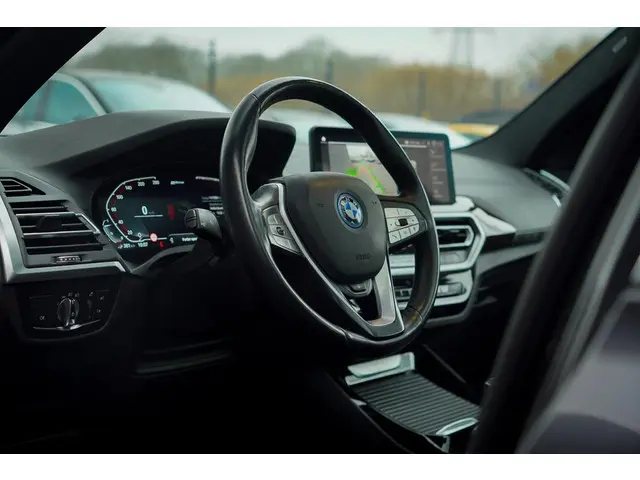 BMW X3 xDrive30e 2022 Hybride Benzine 6