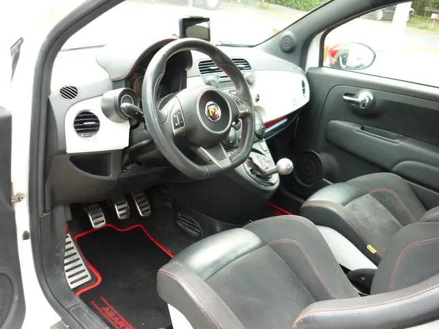 Fiat 500 1.4-16V Abarth 175hp,panoramadak,navi. 2012 Benzine 5