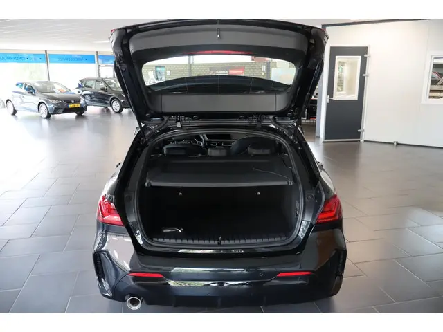 BMW 1 Serie 118i Business Edition 2021 Benzine 17