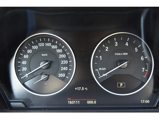 BMW X1 xDrive20i Executive 2017 Benzine 16