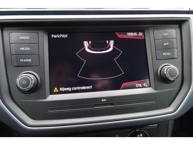 SEAT Arona 1.0 TSI Style 2020 Benzine 10