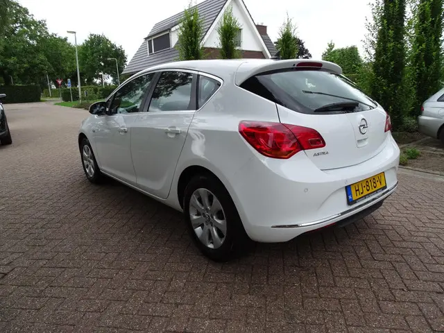 Opel Astra 1.4 Turbo Blitz 2015 Benzine 3