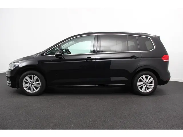 Volkswagen Touran 1.5 TSI DSG Highline 7p 2021 Benzine 7