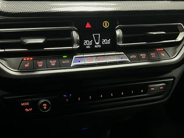 BMW 1 Serie 118i High Executive M-Sport 2020 Benzine 32