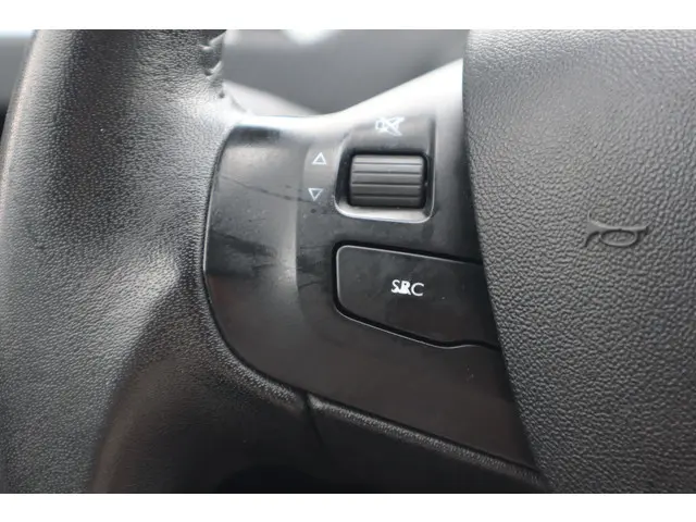 Peugeot 2008 1.2 VTi Allure 2013 Benzine 17