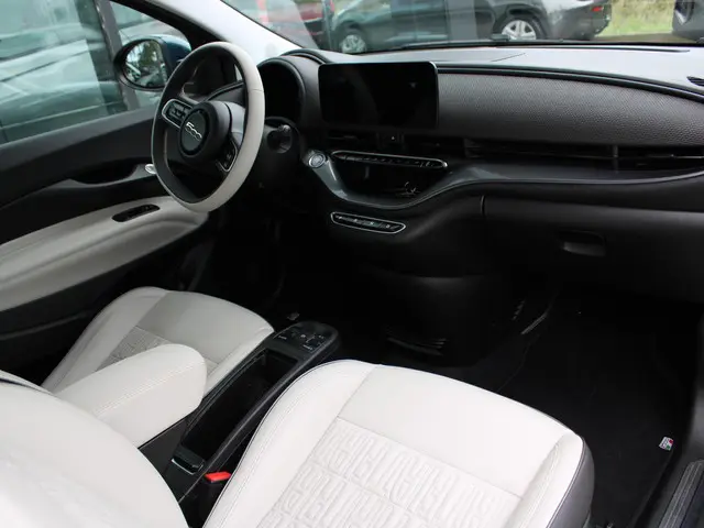 Fiat 500 3+1 La Prima 42 kWh 2023 Elektrisch 3