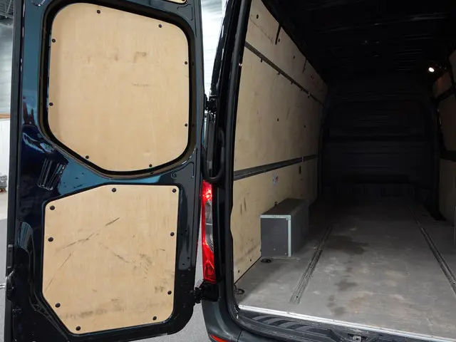 Mercedes-Benz Sprinter 317 L3H2 170PK 2021 Diesel 32
