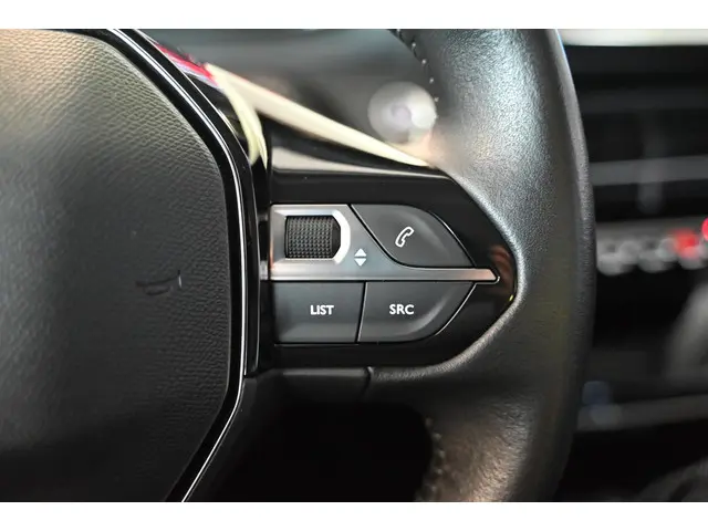 Peugeot 2008 1.2 PureTech Allure Pack 2021 Benzine 17