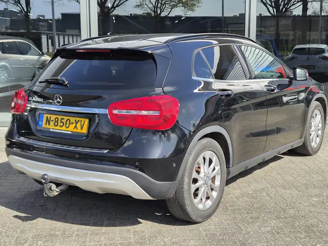 Mercedes-Benz GLA 200 Prestige 2017 Benzine 28