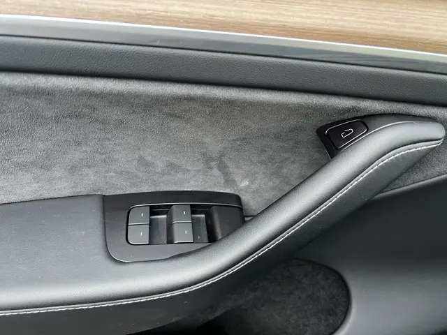 Tesla Model Y Performance AWD 75 kWh 2023 Elektrisch 14