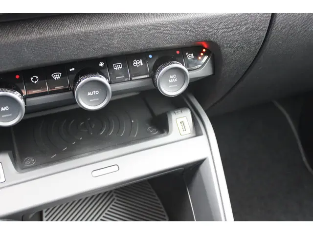 Citroën C4 HYBRID 145 MAX 2025 Hybride Benzine 25