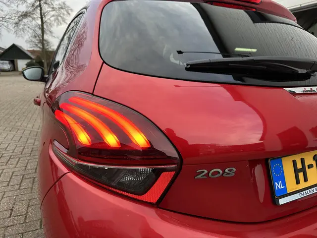 Peugeot 208 1.2 Turbo 110 PK GT-Line 2019 Benzine 37