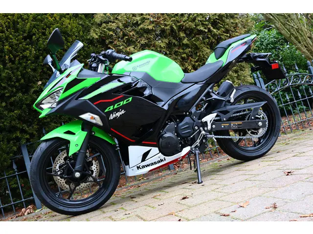Kawasaki Ninja 400 3