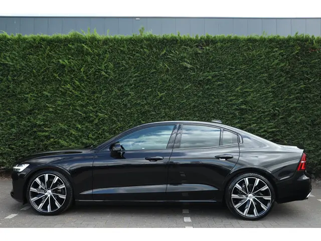Volvo S60 2.0 T4 R-Design 2020 Benzine 4