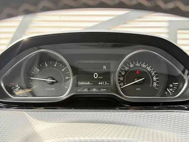 Peugeot 2008 1.2 PureTech Allure 2018 Benzine 22