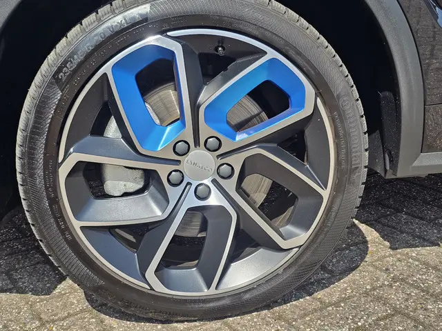 Lynk & Co 01 1.5 PanodaK/Zwarte hemel 2023 Hybride Benzine 7
