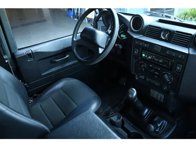 Land Rover Defender 110 2.2 TD4 Hard Top 2015 Diesel 52