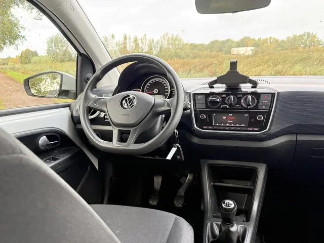 Volkswagen up! 3