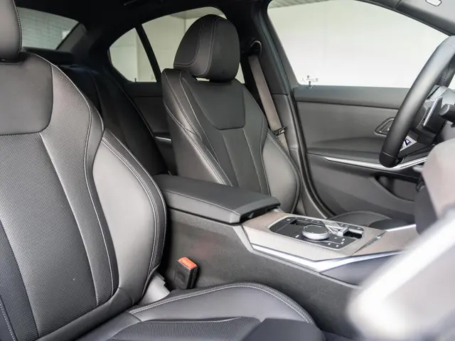 BMW 3 Serie Sedan 318i 2025 Benzine 10