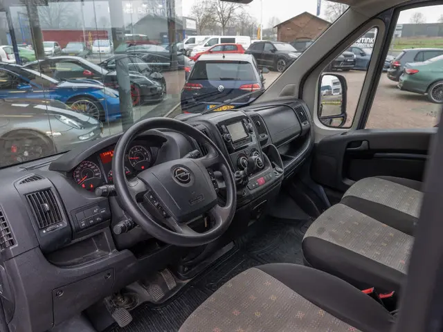 Opel Movano 2.2D 120 L2H2 Edition 2022 Diesel 6