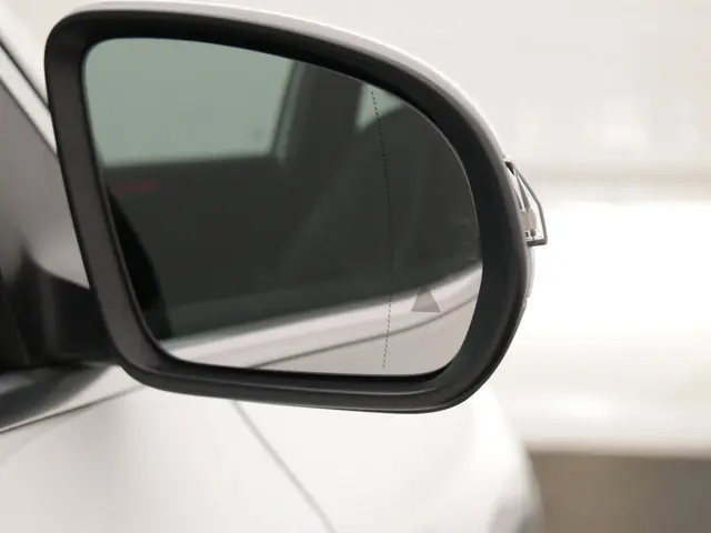 Mercedes-Benz GLA 250 e Progressive 2021 Hybride Benzine 32