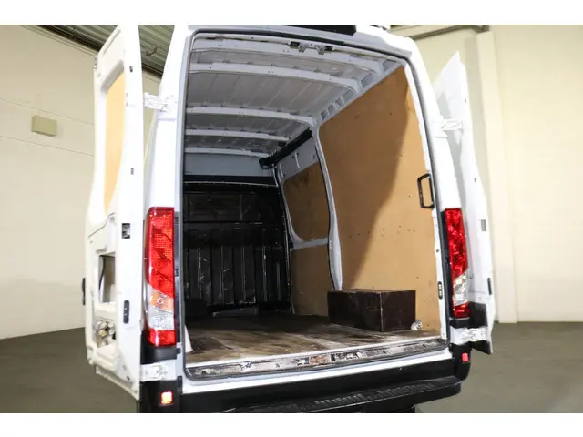 Iveco Daily 35S14 L2 H2 Airco 3.5T Trekhaak 2017 Diesel 14