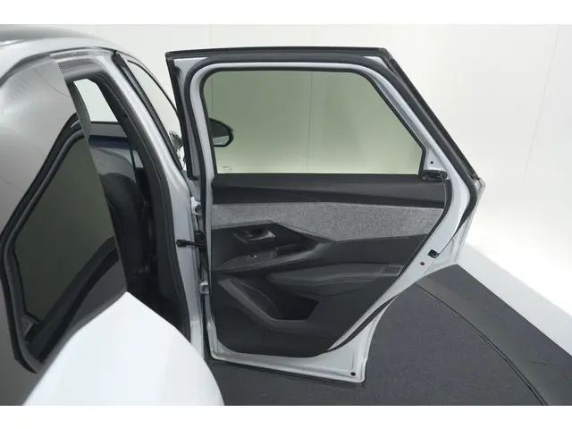 Peugeot 3008 1.2 Hybrid 136 GT 2024 Hybride Benzine 59