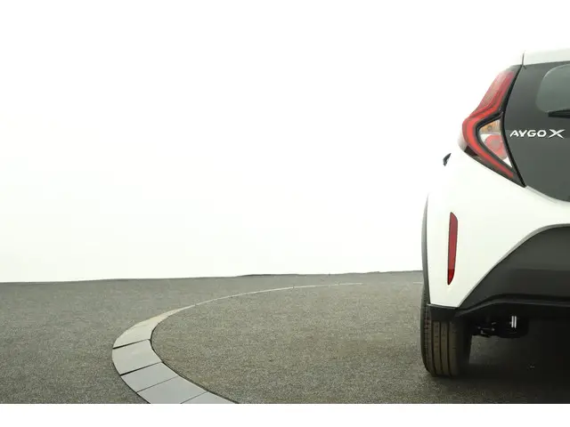 Toyota Aygo X Hybrid 115 play 2026 Hybride Benzine 40