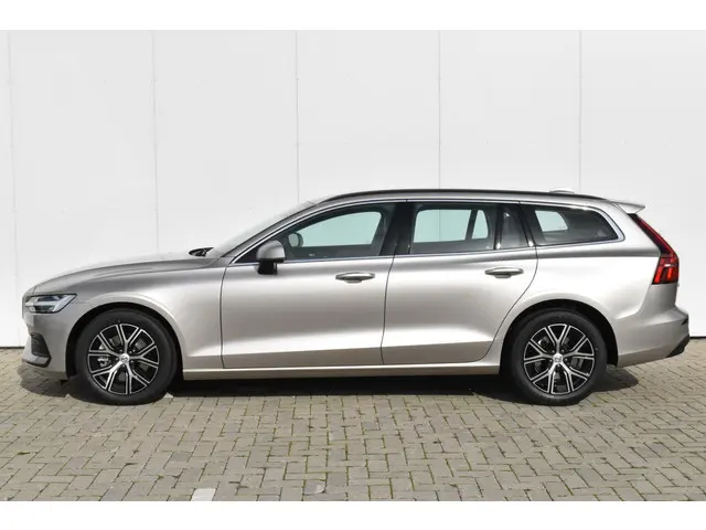 Volvo V60 B4 Core #CityWeaveBekleding 2022 Benzine 2