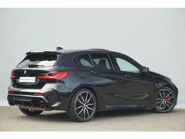 BMW 1 Serie M135i xDrive 2020 Benzine 2